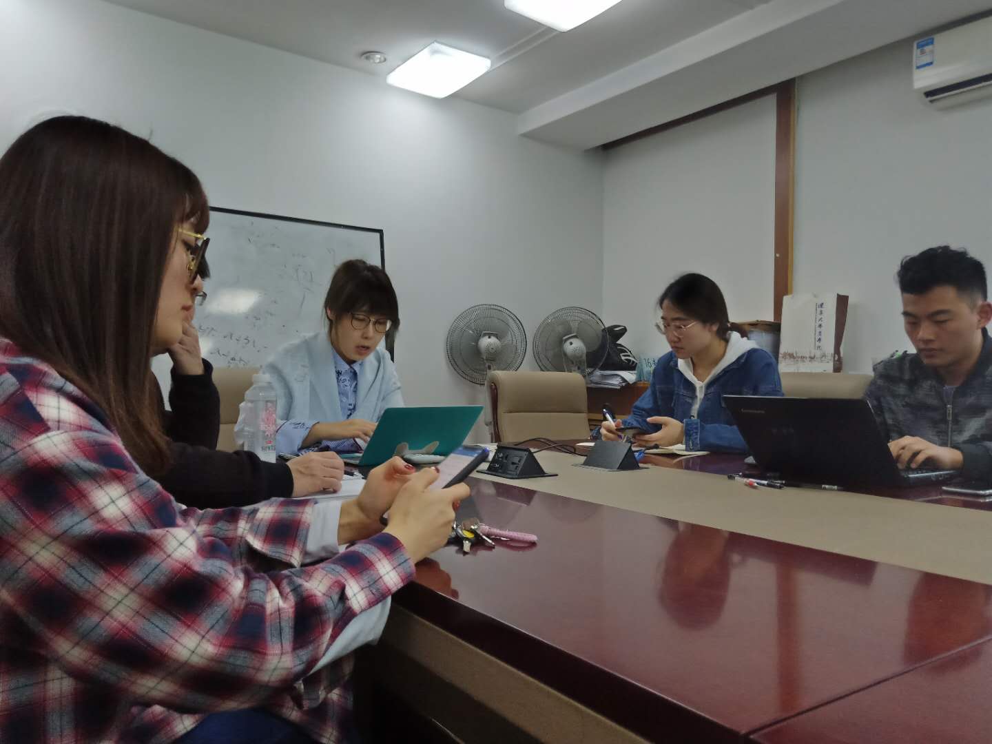 商学院博士生沙龙2019-03(总第3期)简报图片.jpg 商学院博士生沙龙2019-03(总第3期)简报图片.jpg